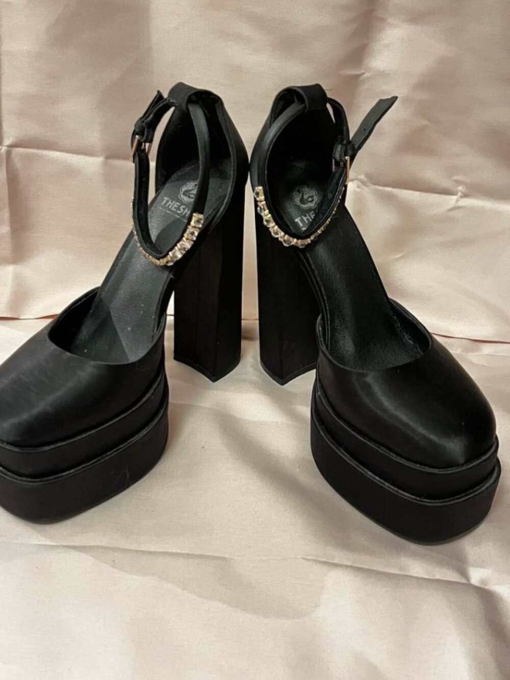 Women's Black Courts